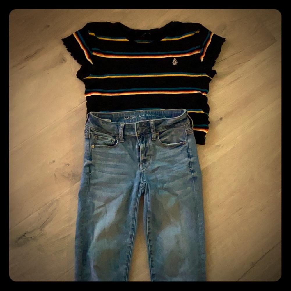 Cute Volcom Tee w/ American Eagle 🦅 jeans